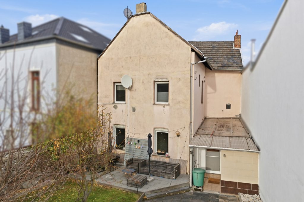 Gütelhöfer Immobilien - Immobilienangebot - Bornheim / Waldorf - Alle - NEUER PREIS! Geräumiges Reihenmittelhaus mit Garten und idealer Raumaufteilung in zentraler Lage