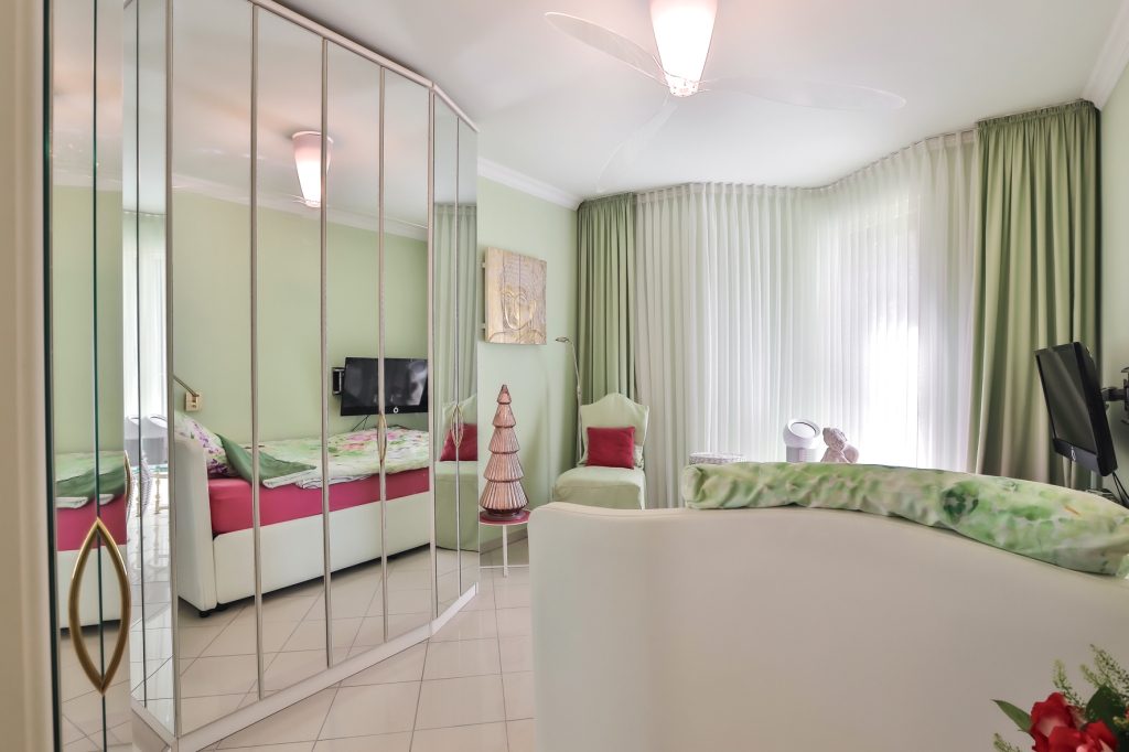 Gütelhöfer Immobilien - Immobilienangebot - Bonn / Alt-Godesberg - Alle - NEUER PREIS! Solide vermietet und möbliertes "Schmuckkästchen" mit Klima, Balkon und TG-Stellplatz