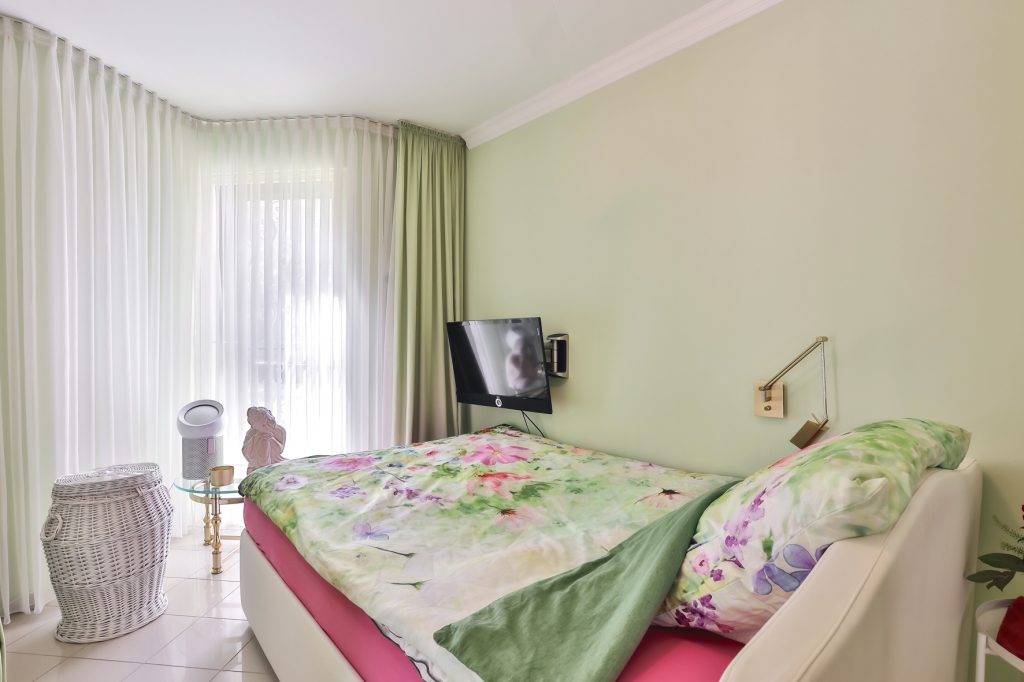 Gütelhöfer Immobilien - Immobilienangebot - Bonn / Alt-Godesberg - Alle - NEUER PREIS! Solide vermietet und möbliertes "Schmuckkästchen" mit Klima, Balkon und TG-Stellplatz
