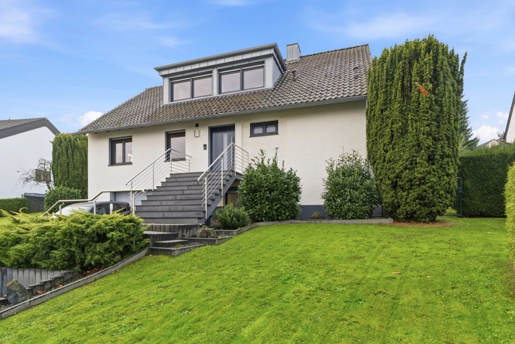 Gütelhöfer Immobilien - Immobilienangebot - Bornheim / Hemmerich - Alle - Platz für 2 Generationen! Großzügiges Einfamilienhaus mit Einliegerwohnung auf 2.244m² Grund