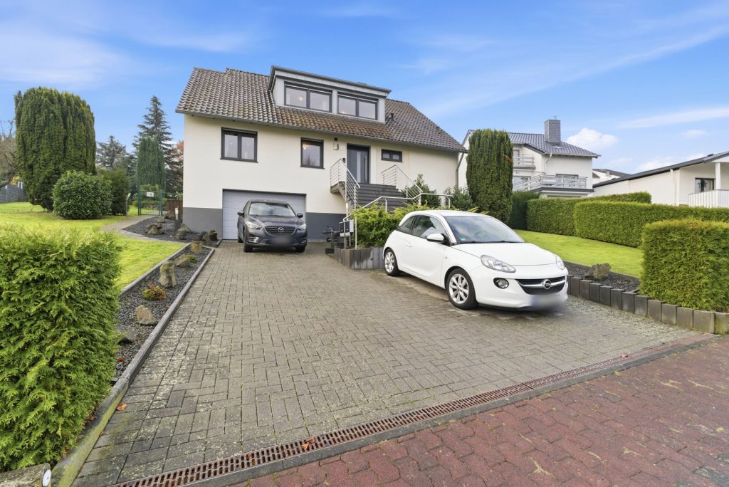Gütelhöfer Immobilien - Immobilienangebot - Bornheim / Hemmerich - Alle - Platz für 2 Generationen! Großzügiges Einfamilienhaus mit Einliegerwohnung auf 2.244m² Grund
