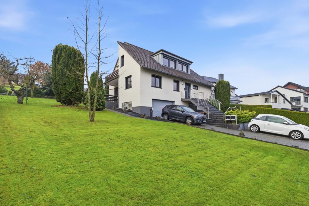 Gütelhöfer Immobilien - Immobilienangebot - Bornheim / Hemmerich - Alle - Platz für 2 Generationen! Großzügiges Einfamilienhaus mit Einliegerwohnung auf 2.244m² Grund