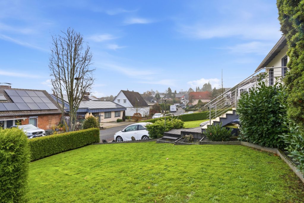 Gütelhöfer Immobilien - Immobilienangebot - Bornheim / Hemmerich - Alle - Platz für 2 Generationen! Großzügiges Einfamilienhaus mit Einliegerwohnung auf 2.244m² Grund