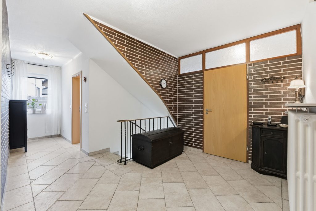 Gütelhöfer Immobilien - Immobilienangebot - Bornheim / Hemmerich - Alle - Platz für 2 Generationen! Großzügiges Einfamilienhaus mit Einliegerwohnung auf 2.244m² Grund