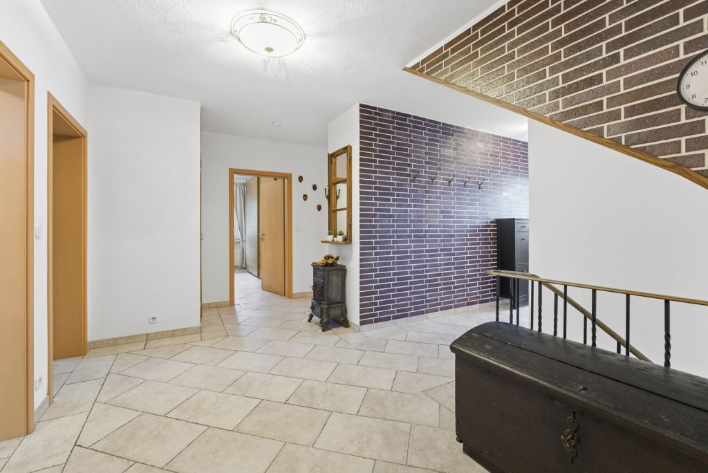 Gütelhöfer Immobilien - Immobilienangebot - Bornheim / Hemmerich - Alle - Platz für 2 Generationen! Großzügiges Einfamilienhaus mit Einliegerwohnung auf 2.244m² Grund