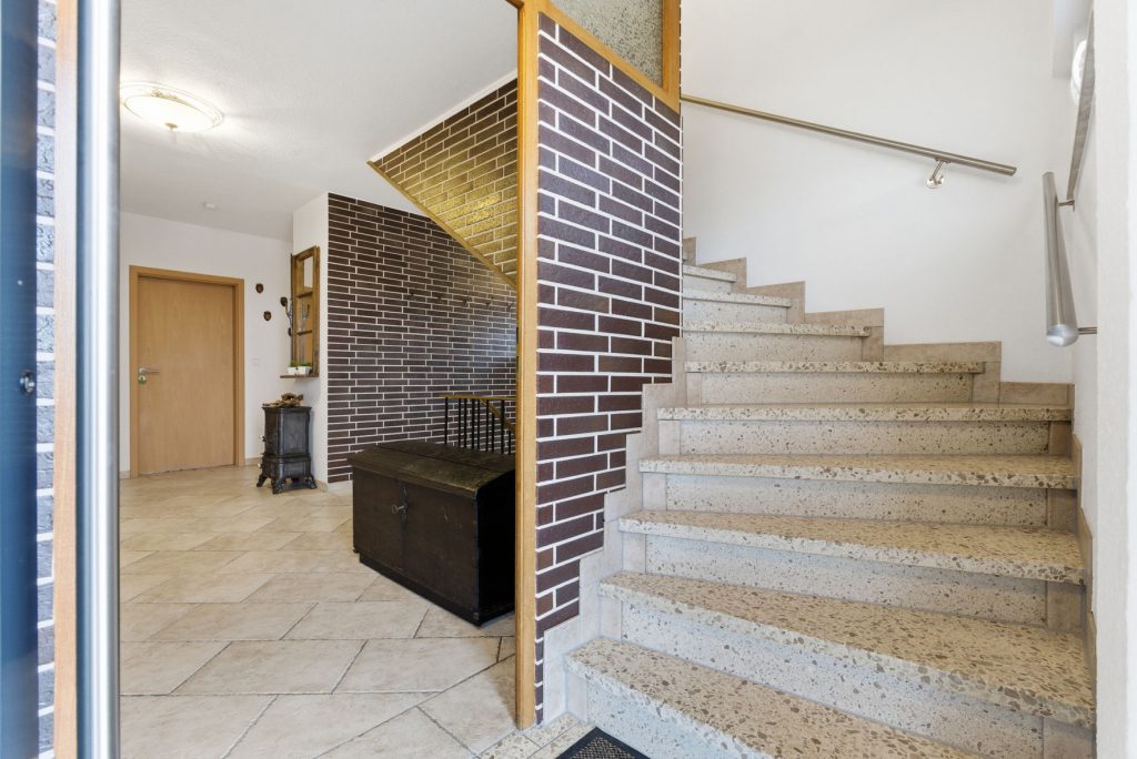 Gütelhöfer Immobilien - Immobilienangebot - Bornheim / Hemmerich - Alle - Platz für 2 Generationen! Großzügiges Einfamilienhaus mit Einliegerwohnung auf 2.244m² Grund