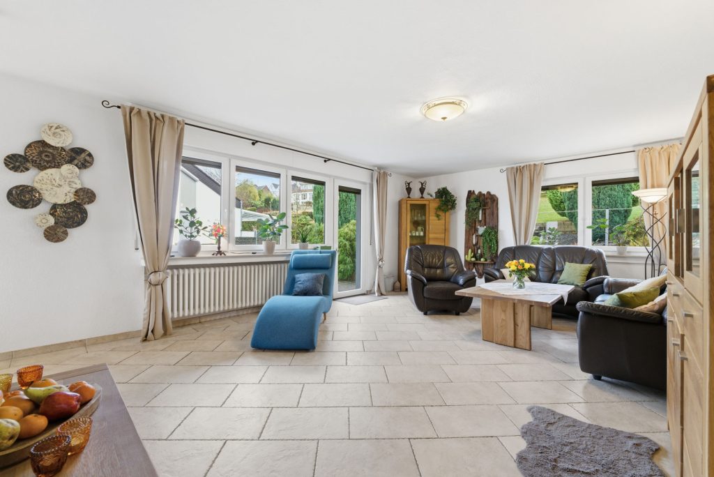 Gütelhöfer Immobilien - Immobilienangebot - Bornheim / Hemmerich - Alle - Platz für 2 Generationen! Großzügiges Einfamilienhaus mit Einliegerwohnung auf 2.244m² Grund