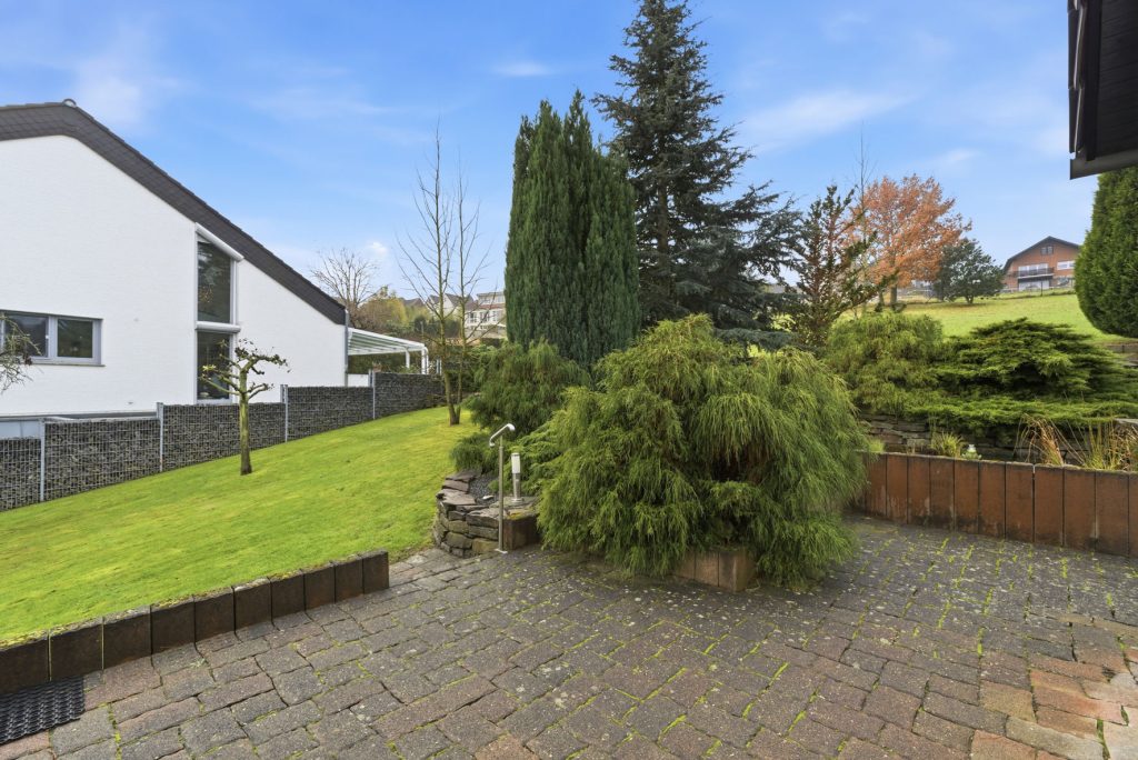 Gütelhöfer Immobilien - Immobilienangebot - Bornheim / Hemmerich - Alle - Platz für 2 Generationen! Großzügiges Einfamilienhaus mit Einliegerwohnung auf 2.244m² Grund