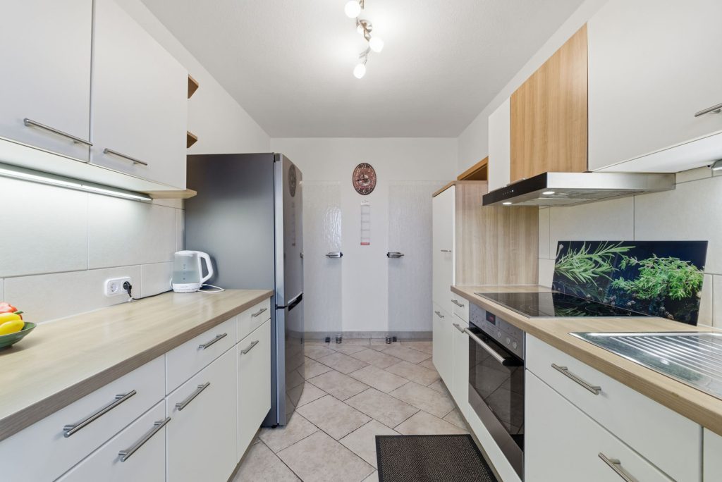Gütelhöfer Immobilien - Immobilienangebot - Bornheim / Hemmerich - Alle - Platz für 2 Generationen! Großzügiges Einfamilienhaus mit Einliegerwohnung auf 2.244m² Grund