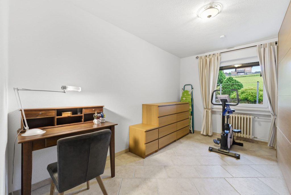 Gütelhöfer Immobilien - Immobilienangebot - Bornheim / Hemmerich - Alle - Platz für 2 Generationen! Großzügiges Einfamilienhaus mit Einliegerwohnung auf 2.244m² Grund