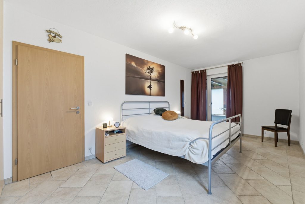 Gütelhöfer Immobilien - Immobilienangebot - Bornheim / Hemmerich - Alle - Platz für 2 Generationen! Großzügiges Einfamilienhaus mit Einliegerwohnung auf 2.244m² Grund