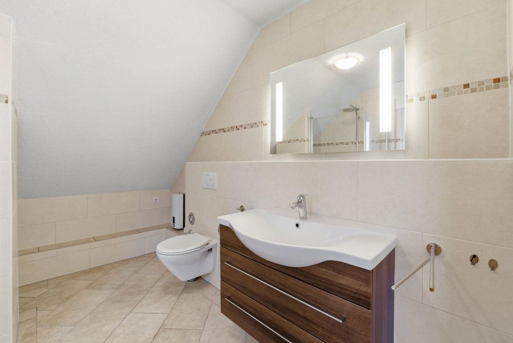Gütelhöfer Immobilien - Immobilienangebot - Bornheim / Hemmerich - Alle - Platz für 2 Generationen! Großzügiges Einfamilienhaus mit Einliegerwohnung auf 2.244m² Grund