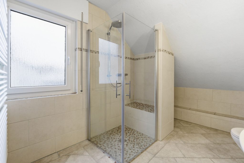 Gütelhöfer Immobilien - Immobilienangebot - Bornheim / Hemmerich - Alle - Platz für 2 Generationen! Großzügiges Einfamilienhaus mit Einliegerwohnung auf 2.244m² Grund
