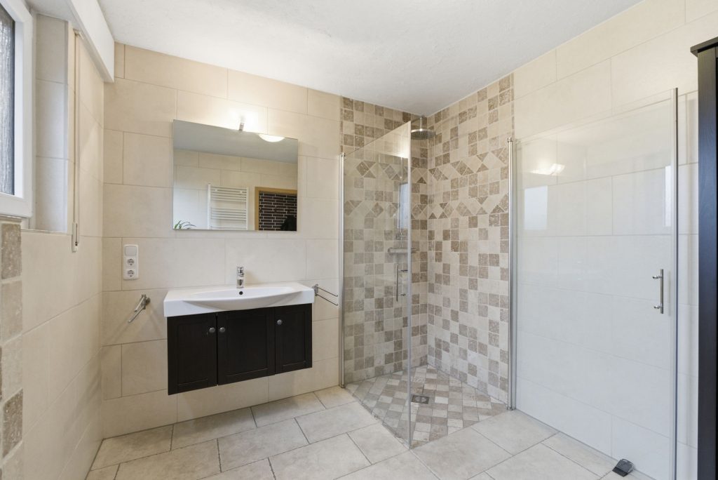 Gütelhöfer Immobilien - Immobilienangebot - Bornheim / Hemmerich - Alle - Platz für 2 Generationen! Großzügiges Einfamilienhaus mit Einliegerwohnung auf 2.244m² Grund