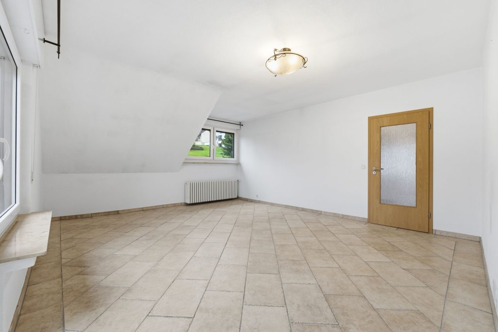 Gütelhöfer Immobilien - Immobilienangebot - Bornheim / Hemmerich - Alle - Platz für 2 Generationen! Großzügiges Einfamilienhaus mit Einliegerwohnung auf 2.244m² Grund