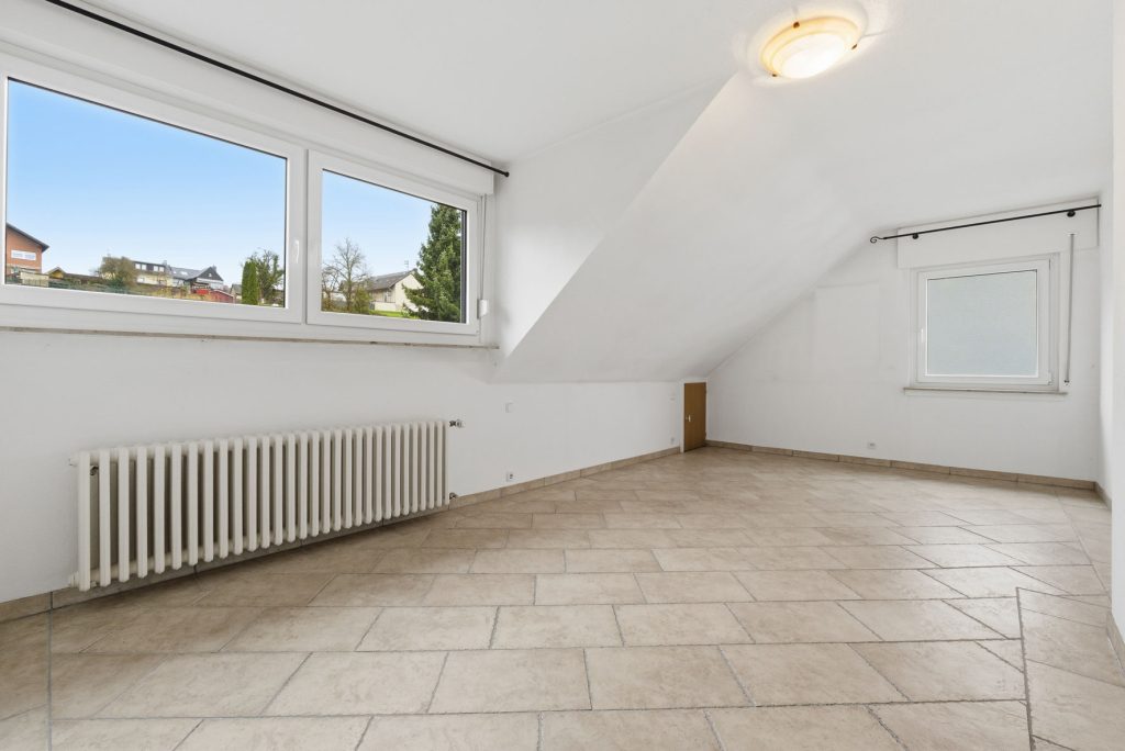 Gütelhöfer Immobilien - Immobilienangebot - Bornheim / Hemmerich - Alle - Platz für 2 Generationen! Großzügiges Einfamilienhaus mit Einliegerwohnung auf 2.244m² Grund