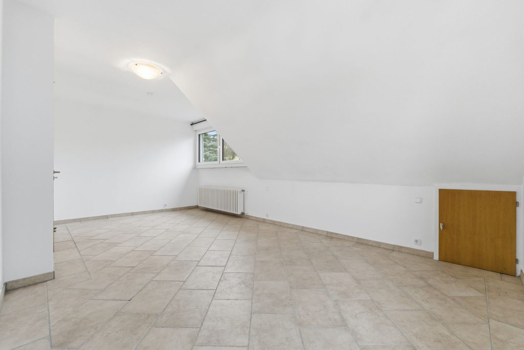 Gütelhöfer Immobilien - Immobilienangebot - Bornheim / Hemmerich - Alle - Platz für 2 Generationen! Großzügiges Einfamilienhaus mit Einliegerwohnung auf 2.244m² Grund