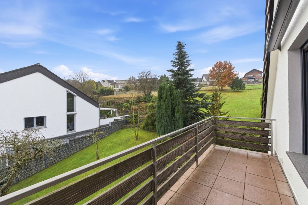 Gütelhöfer Immobilien - Immobilienangebot - Bornheim / Hemmerich - Alle - Platz für 2 Generationen! Großzügiges Einfamilienhaus mit Einliegerwohnung auf 2.244m² Grund