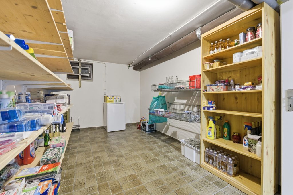Gütelhöfer Immobilien - Immobilienangebot - Bornheim / Hemmerich - Alle - Platz für 2 Generationen! Großzügiges Einfamilienhaus mit Einliegerwohnung auf 2.244m² Grund