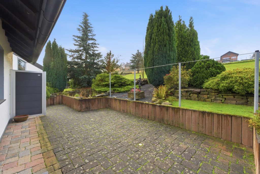 Gütelhöfer Immobilien - Immobilienangebot - Bornheim / Hemmerich - Alle - Platz für 2 Generationen! Großzügiges Einfamilienhaus mit Einliegerwohnung auf 2.244m² Grund