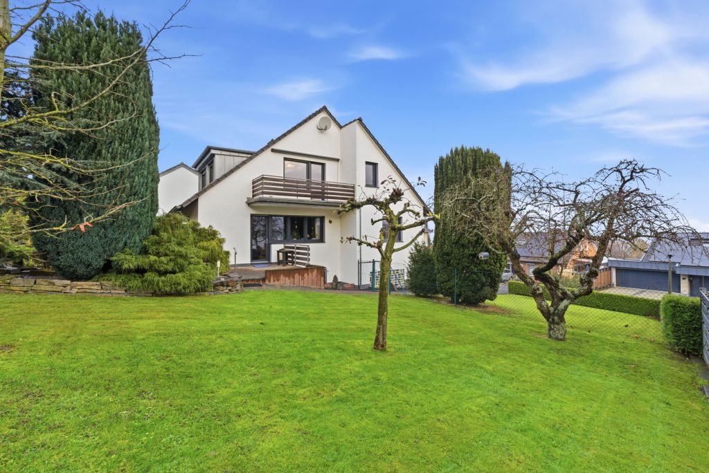 Gütelhöfer Immobilien - Immobilienangebot - Bornheim / Hemmerich - Alle - Platz für 2 Generationen! Großzügiges Einfamilienhaus mit Einliegerwohnung auf 2.244m² Grund