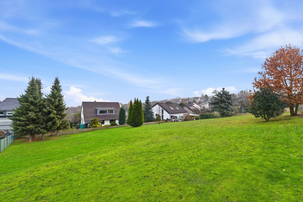 Gütelhöfer Immobilien - Immobilienangebot - Bornheim / Hemmerich - Alle - Platz für 2 Generationen! Großzügiges Einfamilienhaus mit Einliegerwohnung auf 2.244m² Grund