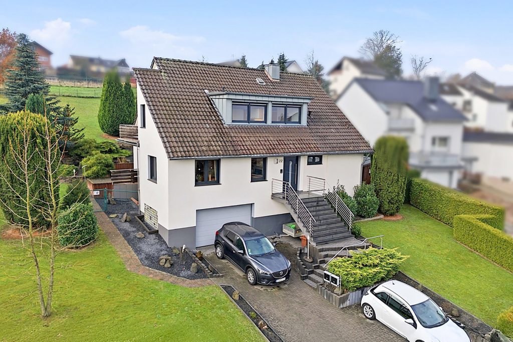 Gütelhöfer Immobilien - Immobilienangebot - Bornheim / Hemmerich - Alle - Platz für 2 Generationen! Großzügiges Einfamilienhaus mit Einliegerwohnung auf 2.244m² Grund