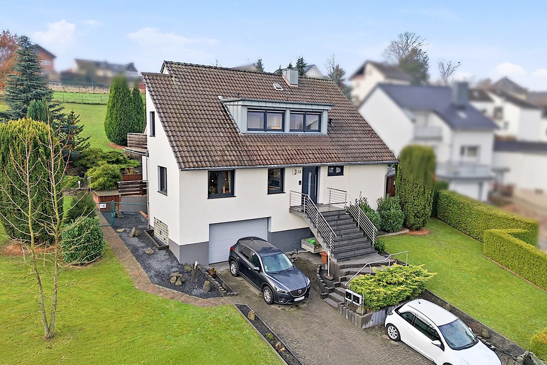 Gütelhöfer Immobilien - Immobilienangebot - Bornheim / Hemmerich - Alle - Platz für 2 Generationen! Großzügiges Einfamilienhaus mit Einliegerwohnung auf 2.244m² Grund