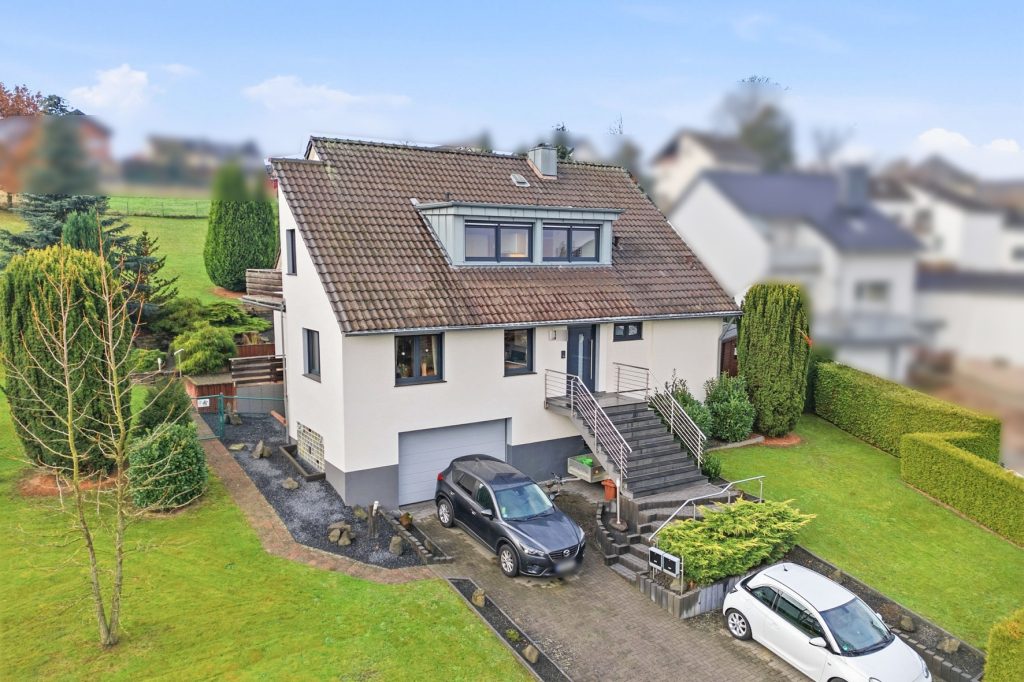 Gütelhöfer Immobilien - Immobilienangebot - Bornheim / Hemmerich - Alle - Platz für 2 Generationen! Großzügiges Einfamilienhaus mit Einliegerwohnung auf 2.244m² Grund