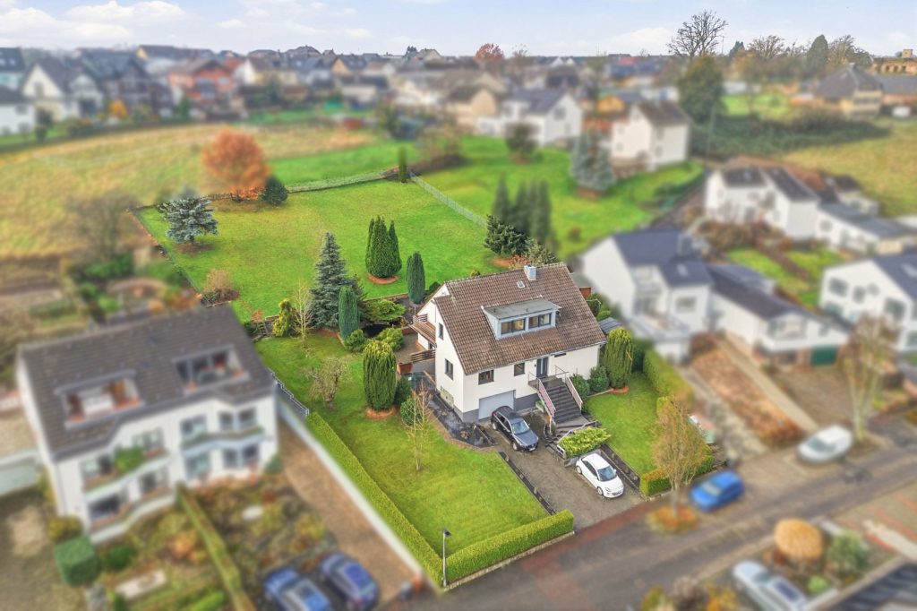 Gütelhöfer Immobilien - Immobilienangebot - Bornheim / Hemmerich - Alle - Platz für 2 Generationen! Großzügiges Einfamilienhaus mit Einliegerwohnung auf 2.244m² Grund