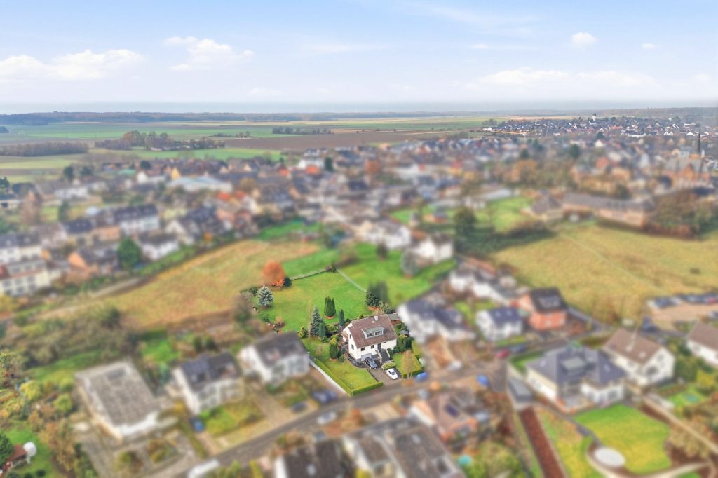 Gütelhöfer Immobilien - Immobilienangebot - Bornheim / Hemmerich - Alle - Platz für 2 Generationen! Großzügiges Einfamilienhaus mit Einliegerwohnung auf 2.244m² Grund