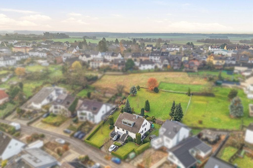 Gütelhöfer Immobilien - Immobilienangebot - Bornheim / Hemmerich - Alle - Platz für 2 Generationen! Großzügiges Einfamilienhaus mit Einliegerwohnung auf 2.244m² Grund