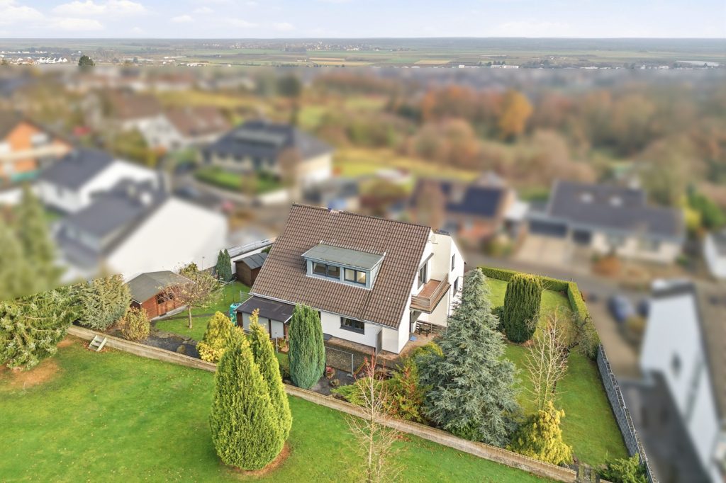 Gütelhöfer Immobilien - Immobilienangebot - Bornheim / Hemmerich - Alle - Platz für 2 Generationen! Großzügiges Einfamilienhaus mit Einliegerwohnung auf 2.244m² Grund