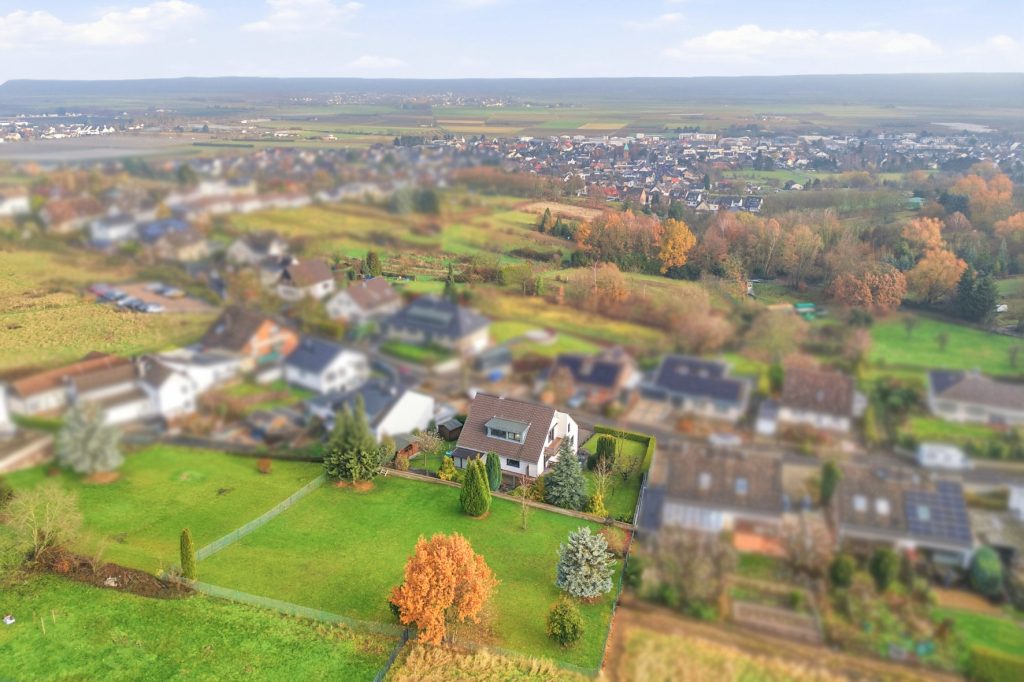 Gütelhöfer Immobilien - Immobilienangebot - Bornheim / Hemmerich - Alle - Platz für 2 Generationen! Großzügiges Einfamilienhaus mit Einliegerwohnung auf 2.244m² Grund
