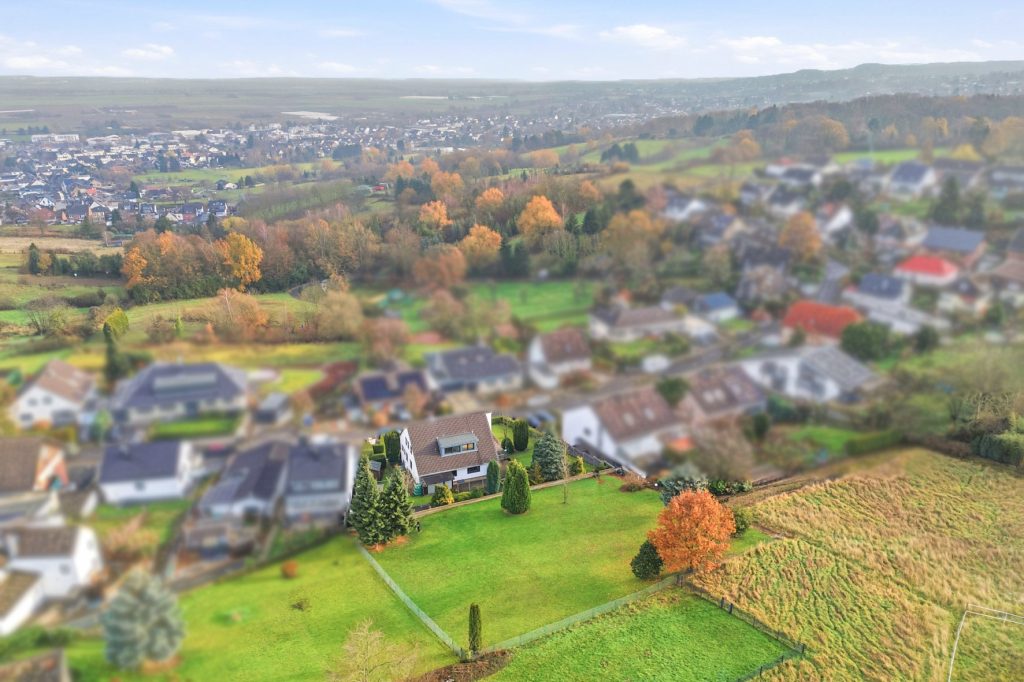 Gütelhöfer Immobilien - Immobilienangebot - Bornheim / Hemmerich - Alle - Platz für 2 Generationen! Großzügiges Einfamilienhaus mit Einliegerwohnung auf 2.244m² Grund