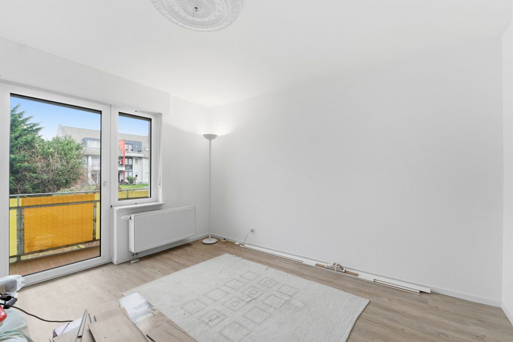 Gütelhöfer Immobilien - Immobilienangebot - Euskirchen - Alle - Modernisiertes Zweifamilienhaus mit Einbauküchen, Garage und großem Garten in zentraler Lage
