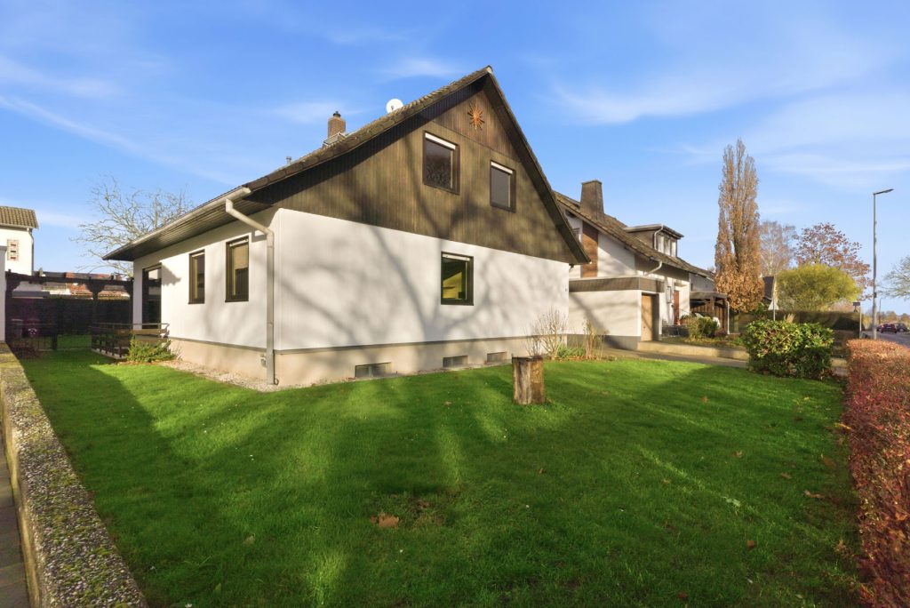 Gütelhöfer Immobilien - Immobilienangebot - Rheinbach / Oberdrees - Alle - Freistehendes Einfamilienhaus mit Garten, Garage und viel Potenzial auf Erbpachtgrund in Oberdrees