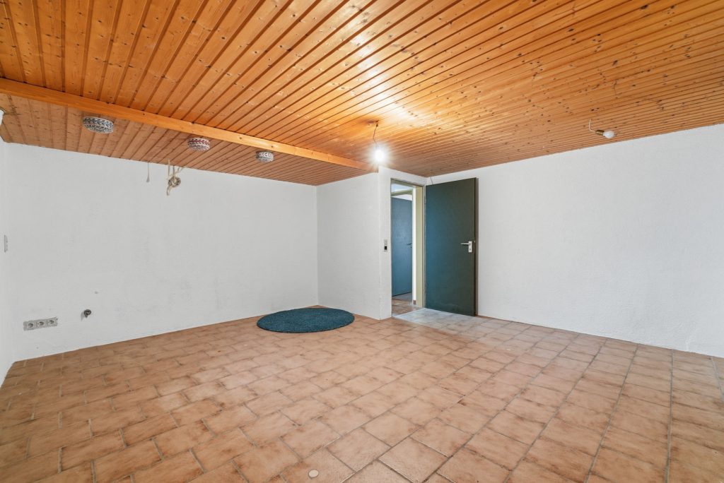 Gütelhöfer Immobilien - Immobilienangebot - Rheinbach / Oberdrees - Alle - Freistehendes Einfamilienhaus mit Garten, Garage und viel Potenzial auf Erbpachtgrund in Oberdrees