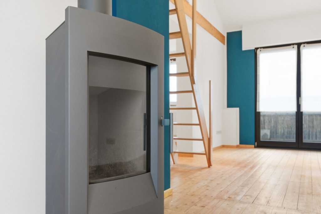 Gütelhöfer Immobilien - Immobilienangebot - Rheinbach / Oberdrees - Alle - Zwei auf einen Streich! Teilmodernisierte Doppelhaushälfte und gemütliches Fachwerkhaus in Oberdrees