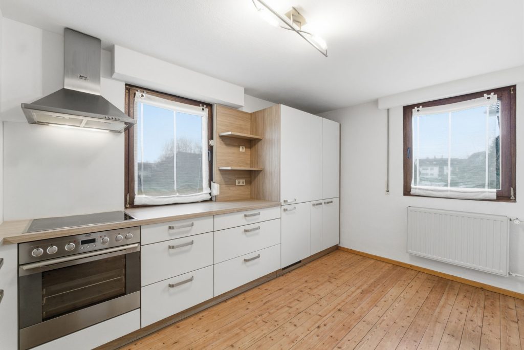 Gütelhöfer Immobilien - Immobilienangebot - Rheinbach / Oberdrees - Alle - Zwei auf einen Streich! Teilmodernisierte Doppelhaushälfte und gemütliches Fachwerkhaus in Oberdrees