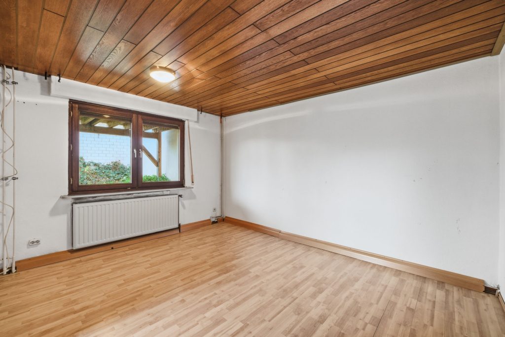 Gütelhöfer Immobilien - Immobilienangebot - Rheinbach / Oberdrees - Alle - Zwei auf einen Streich! Teilmodernisierte Doppelhaushälfte und gemütliches Fachwerkhaus in Oberdrees