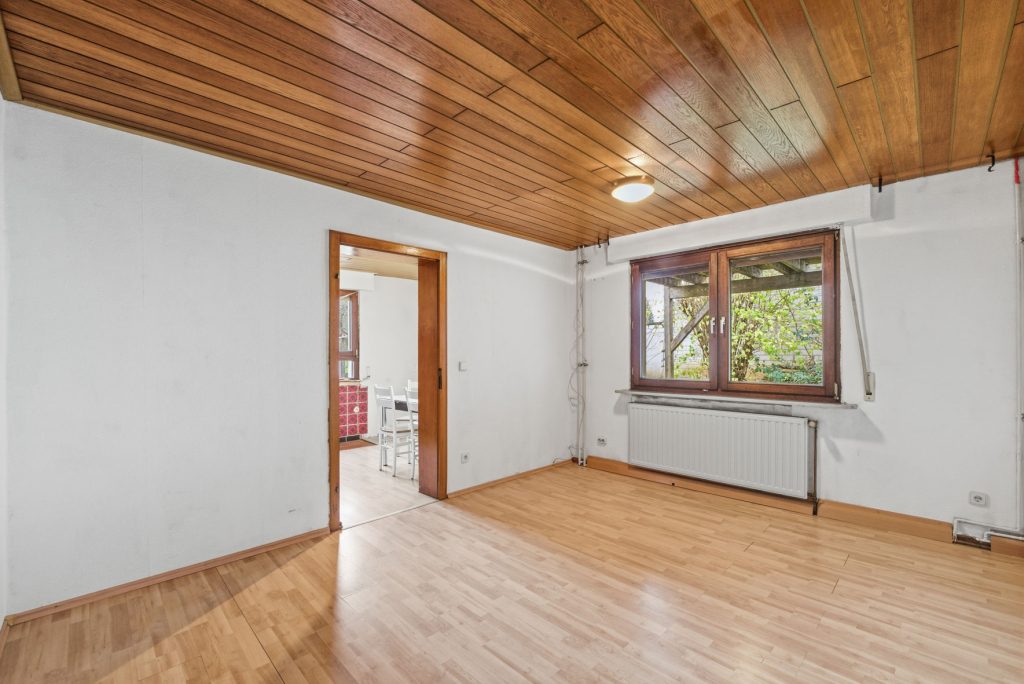 Gütelhöfer Immobilien - Immobilienangebot - Rheinbach / Oberdrees - Alle - Zwei auf einen Streich! Teilmodernisierte Doppelhaushälfte und gemütliches Fachwerkhaus in Oberdrees