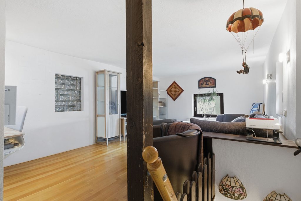 Gütelhöfer Immobilien - Immobilienangebot - Rheinbach / Oberdrees - Alle - Zwei auf einen Streich! Teilmodernisierte Doppelhaushälfte und gemütliches Fachwerkhaus in Oberdrees