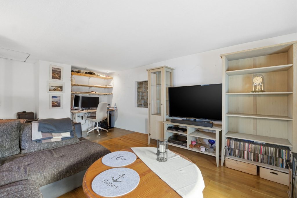Gütelhöfer Immobilien - Immobilienangebot - Rheinbach / Oberdrees - Alle - Zwei auf einen Streich! Teilmodernisierte Doppelhaushälfte und gemütliches Fachwerkhaus in Oberdrees