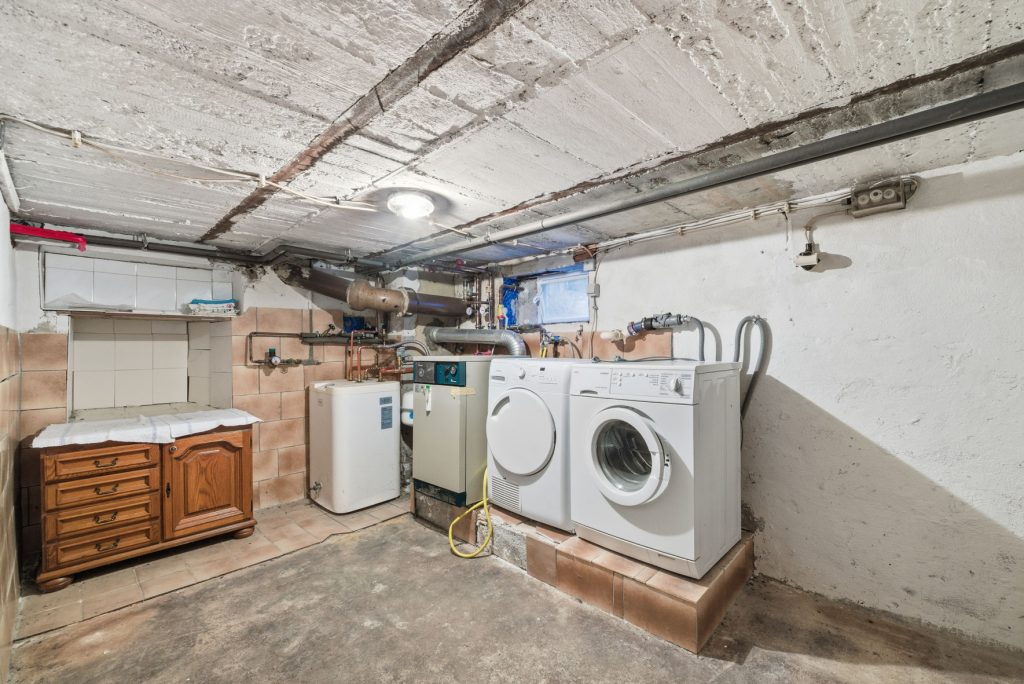 Gütelhöfer Immobilien - Immobilienangebot - Rheinbach / Oberdrees - Alle - Zwei auf einen Streich! Teilmodernisierte Doppelhaushälfte und gemütliches Fachwerkhaus in Oberdrees