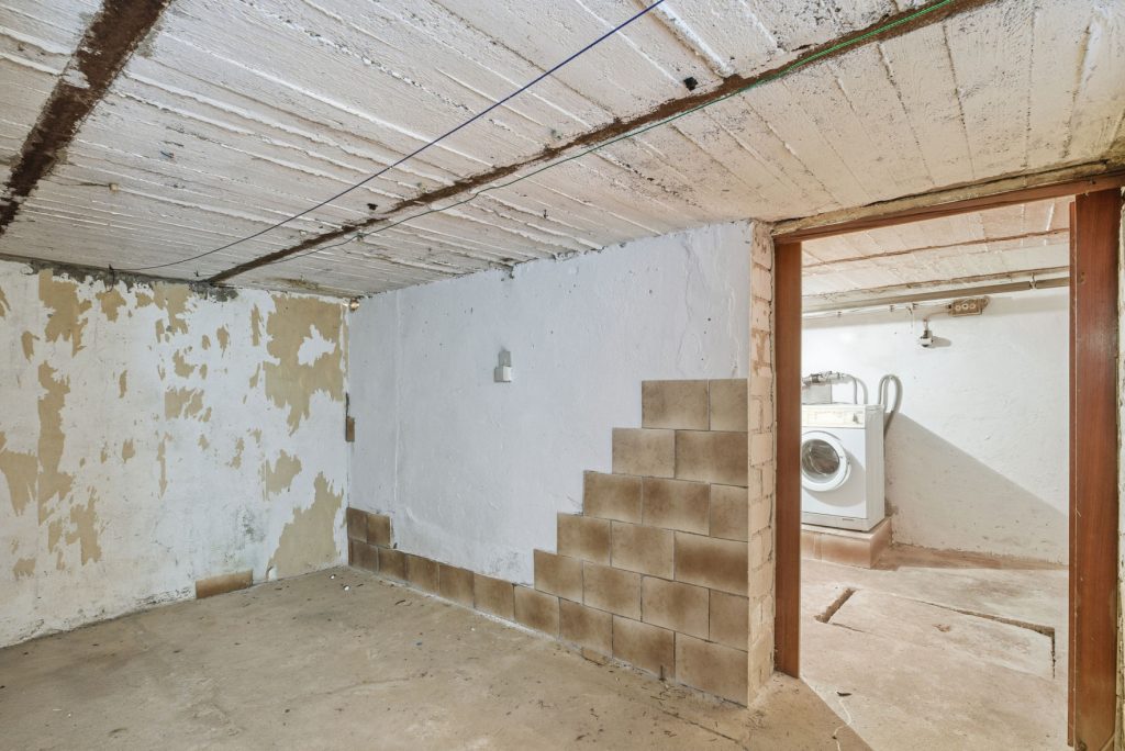 Gütelhöfer Immobilien - Immobilienangebot - Rheinbach / Oberdrees - Alle - Zwei auf einen Streich! Teilmodernisierte Doppelhaushälfte und gemütliches Fachwerkhaus in Oberdrees