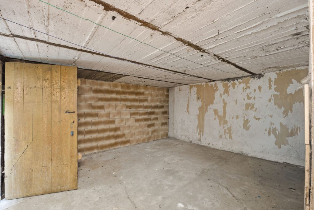 Gütelhöfer Immobilien - Immobilienangebot - Rheinbach / Oberdrees - Alle - Zwei auf einen Streich! Teilmodernisierte Doppelhaushälfte und gemütliches Fachwerkhaus in Oberdrees