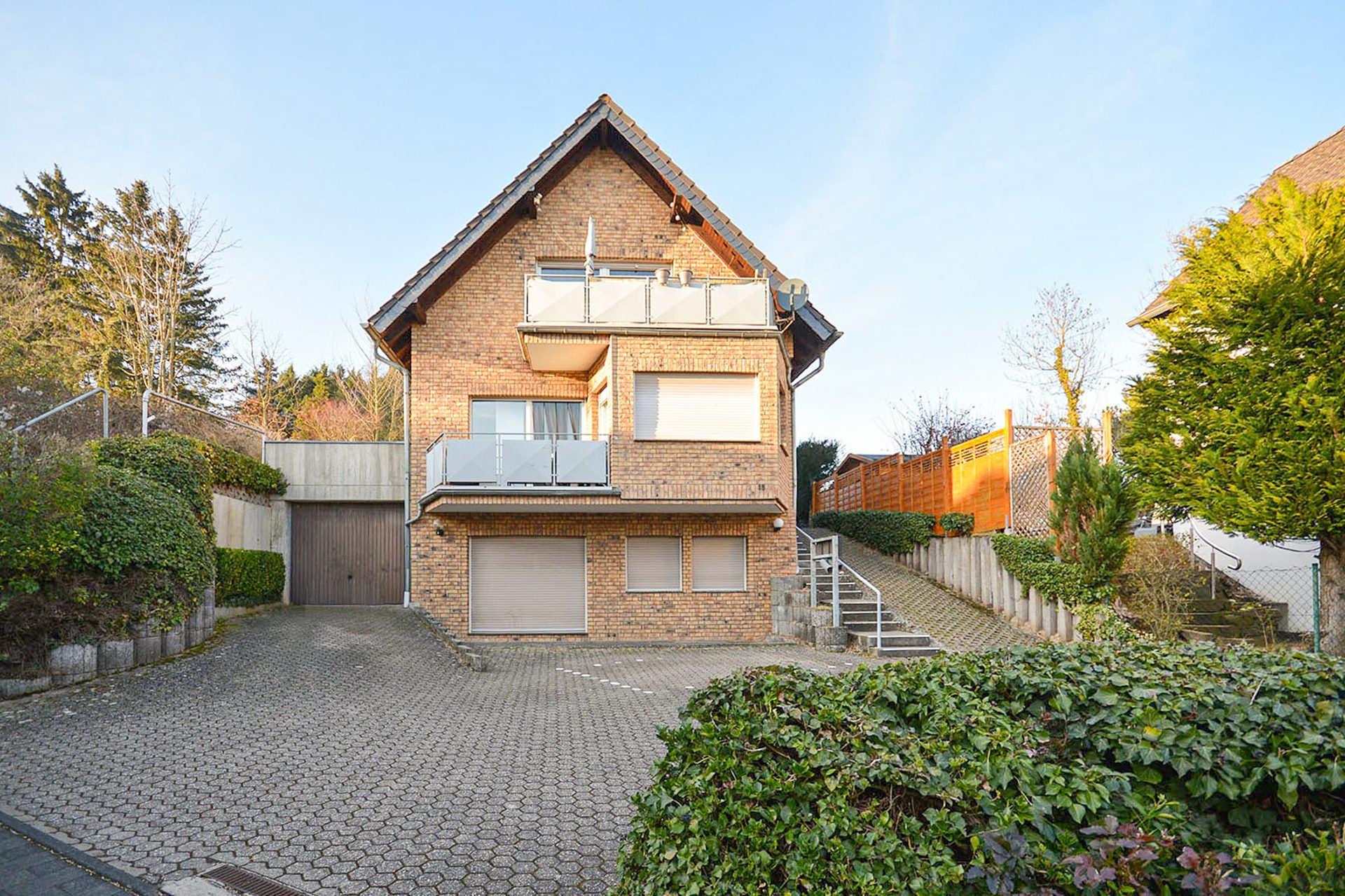 Gütelhöfer Immobilien - Immobilienangebot - Alfter - Alle - Großzügige 3-Zimmer-Wohnung mit Garage und Balkon in ruhiger Lage von Alfter