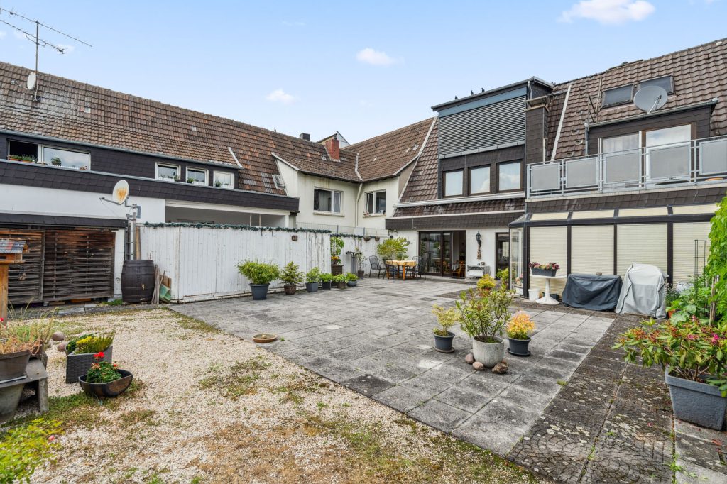 Gütelhöfer Immobilien - Immobilienangebot - Rheinbach - Alle - Big Business in Top-Lage! Solide vermietetes Wohn- und Geschäftshaus mit 948m² Fläche in der City