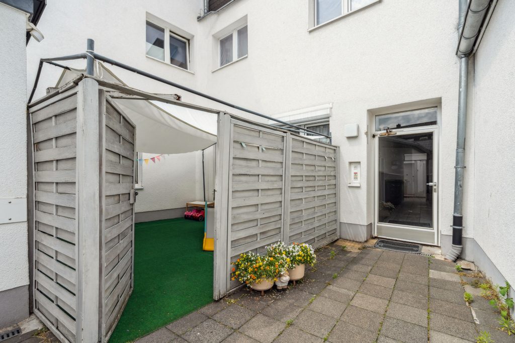 Gütelhöfer Immobilien - Immobilienangebot - Rheinbach - Alle - Kapitalanleger aufgepasst! 2 Gewerbe- und 4 Wohneinheiten mit 574m² vermietbarer Fläche im Zentrum